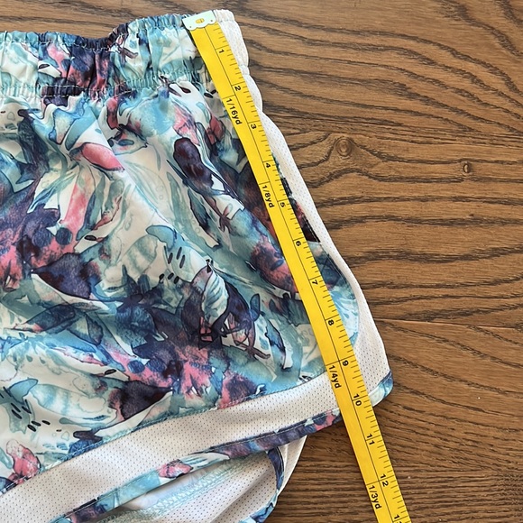 Legend Tropical Look Work Out Shorts - Picture 4 of 8